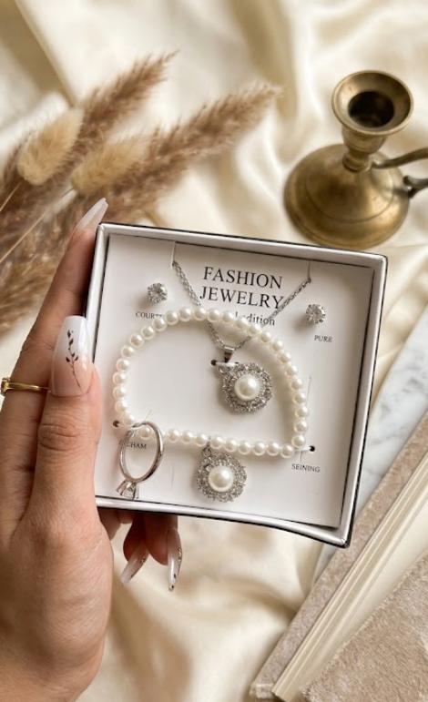 4pcs Faux Pearl Jewelry Set or Pearl Necklace, Bracelet & Earrings Set